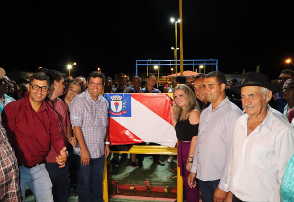 Guanambi: Ivana Bastos comemora com população a entrega de obras em Morrinhos