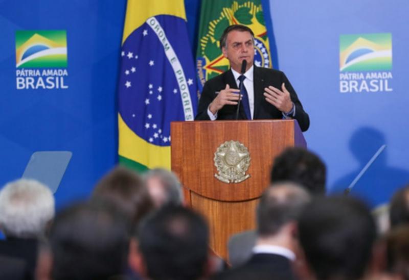 Bolsonaro assina novas regras para atiradores e caçadores