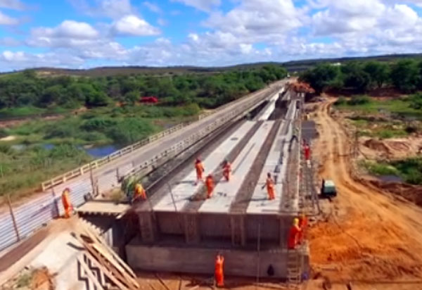 Vídeo mostra andamento da obra de ponte sobre o Rio de Contas, em Sussuarana