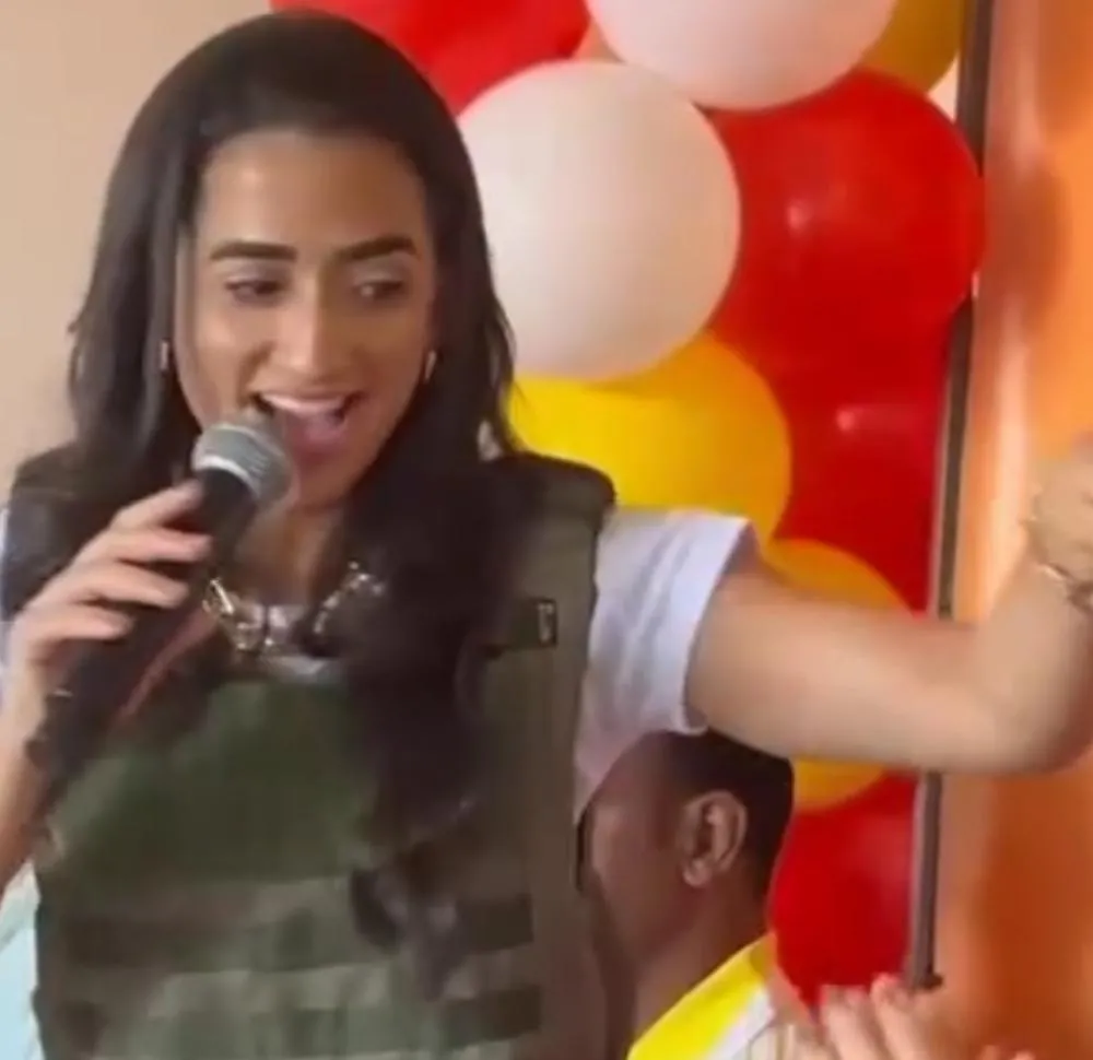 Candidata à Prefeitura de Coração de Maria usa colete à prova de balas em Convenção