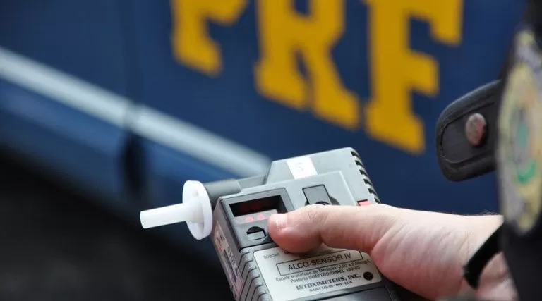 Motorista alcoolizado se envolve em acidente e acaba preso pela PRF na BR 116