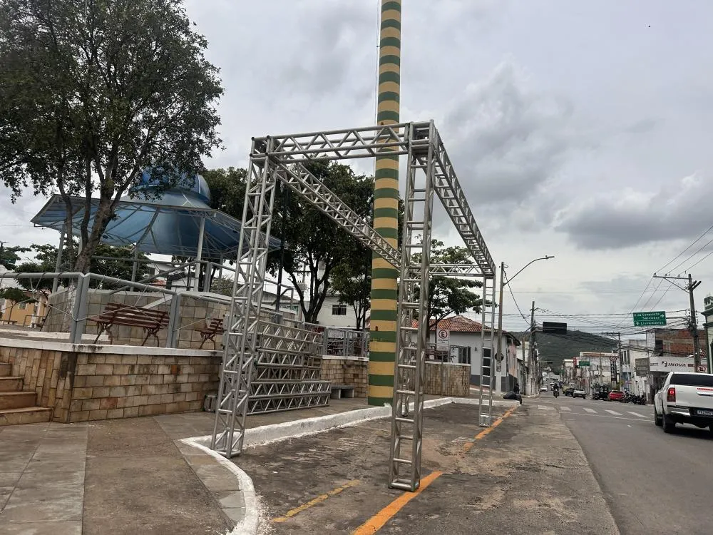 Começa a montagem da estrutura do Carna Brumas, que promete Carnaval histórico em Brumado