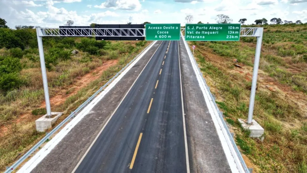 Pavimentação da BR-135 impulsiona mobilidade e economia no Oeste da Bahia