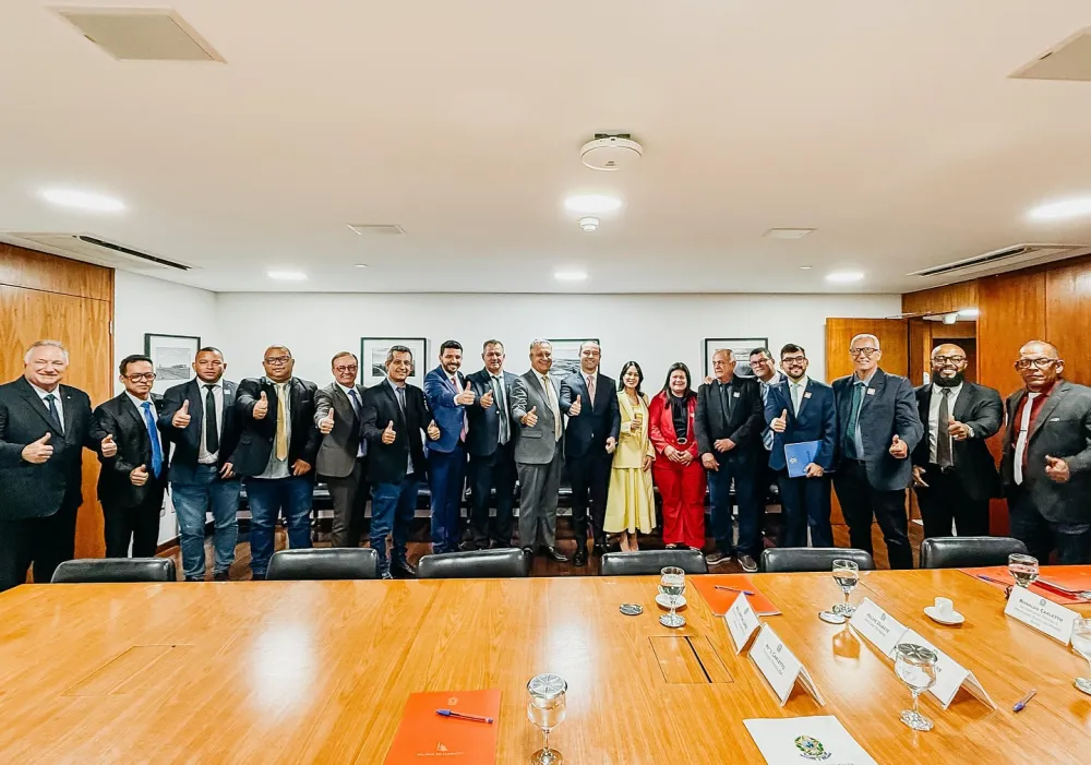 Prefeito de Brumado, Fabrício Abrantes, e vereadores se reúnem com Rui Costa em busca de investimentos