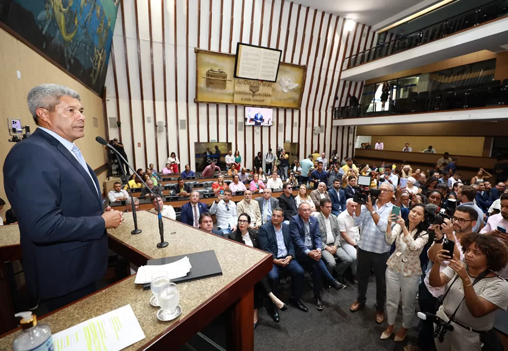 'Garantir a saída das pessoas da fome e da pobreza', afirma Jerônimo ao entregar projeto de lei do Bahia Sem Fome à Alba 