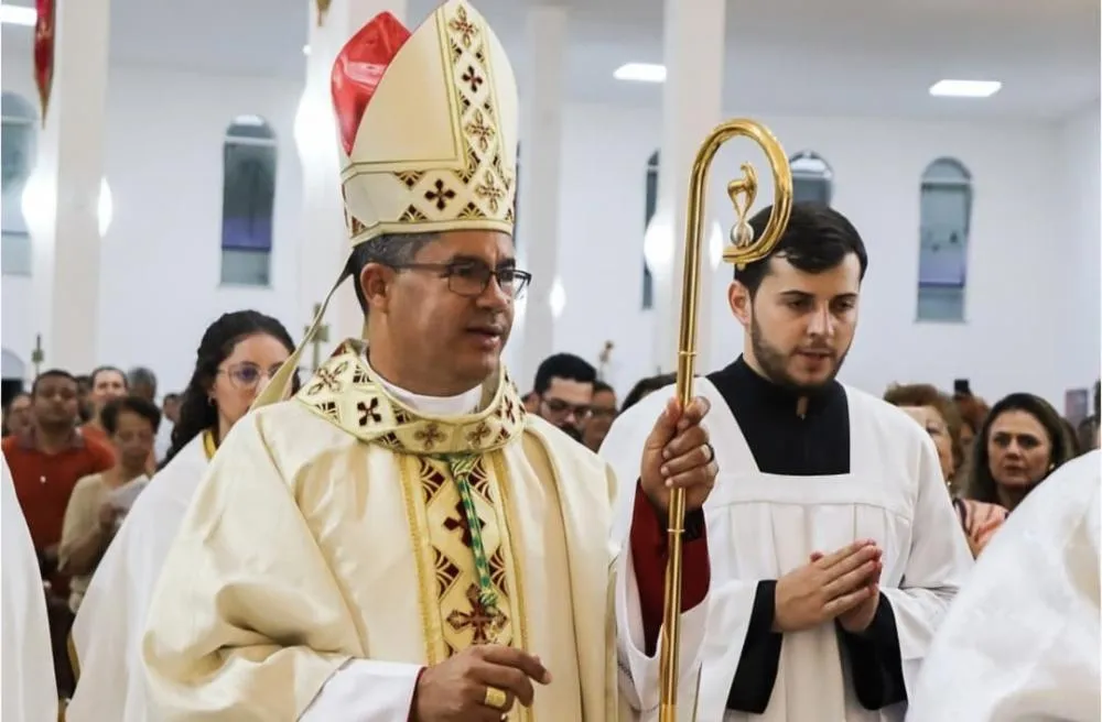 Após ser ordenado bispo, Dom Gilvan Rodrigues preside primeira Missa na Matriz de Caculé