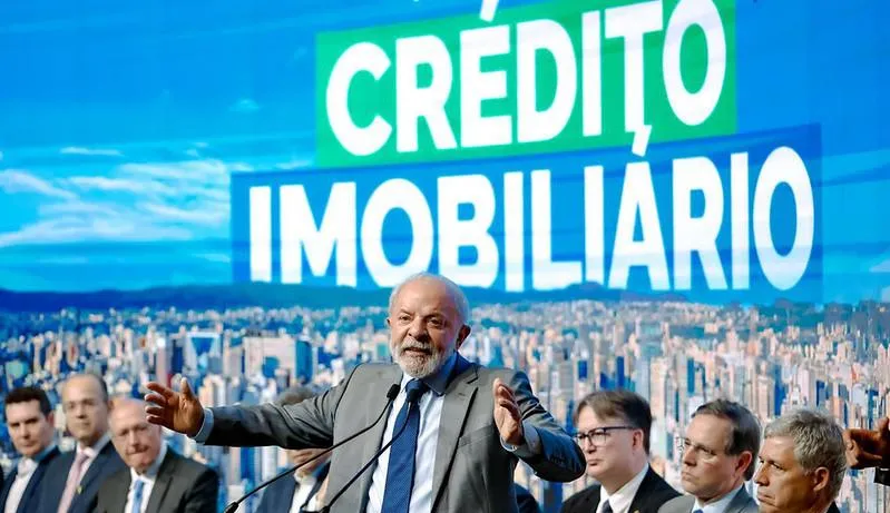 Lula anuncia programa de habitação para classe média