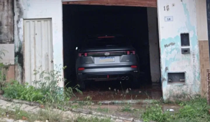 PM localiza veículo com restrição usado em homicídio em Brumado