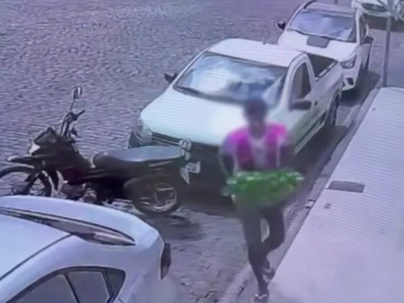 Câmeras flagram furto de frutas durante movimentação da feira em Brumado