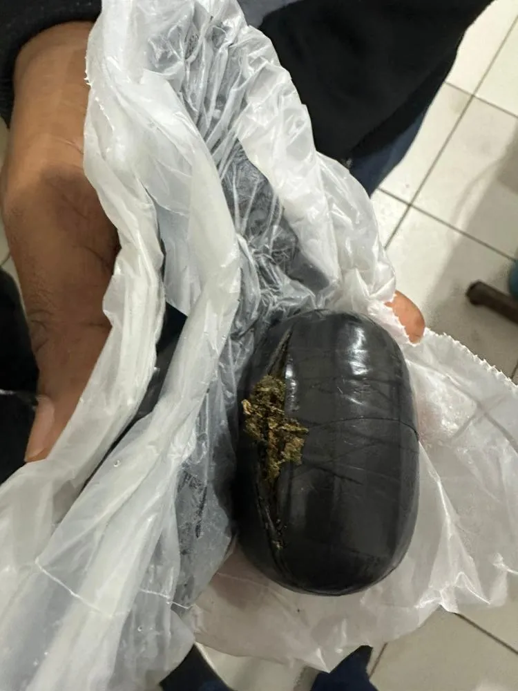 Mulher é presa ao tentar entrar com drogas escondidas nas partes íntimas no presídio de Serrinha