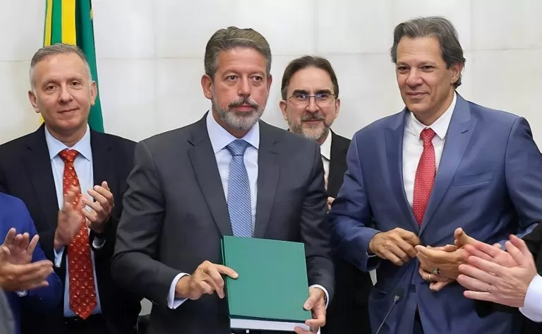 Haddad entrega a Lira projeto de regulamentação da reforma tributária