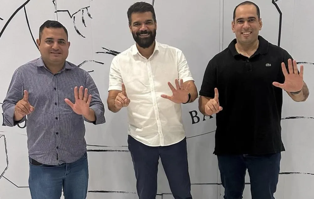 Vereador eleito de Brumado, Maguinho, discute projetos para 2025 com deputado estadual Rogério Andrade