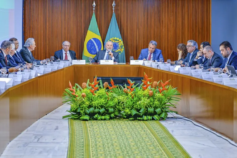 Em reunião sobre Segurança Pública, Lula e Lewandowski apresentam PEC a governadores