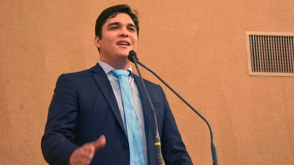 Deputado Vitor Bonfim Parabeniza Mortugaba pelos 62 Anos de Emancipação Política