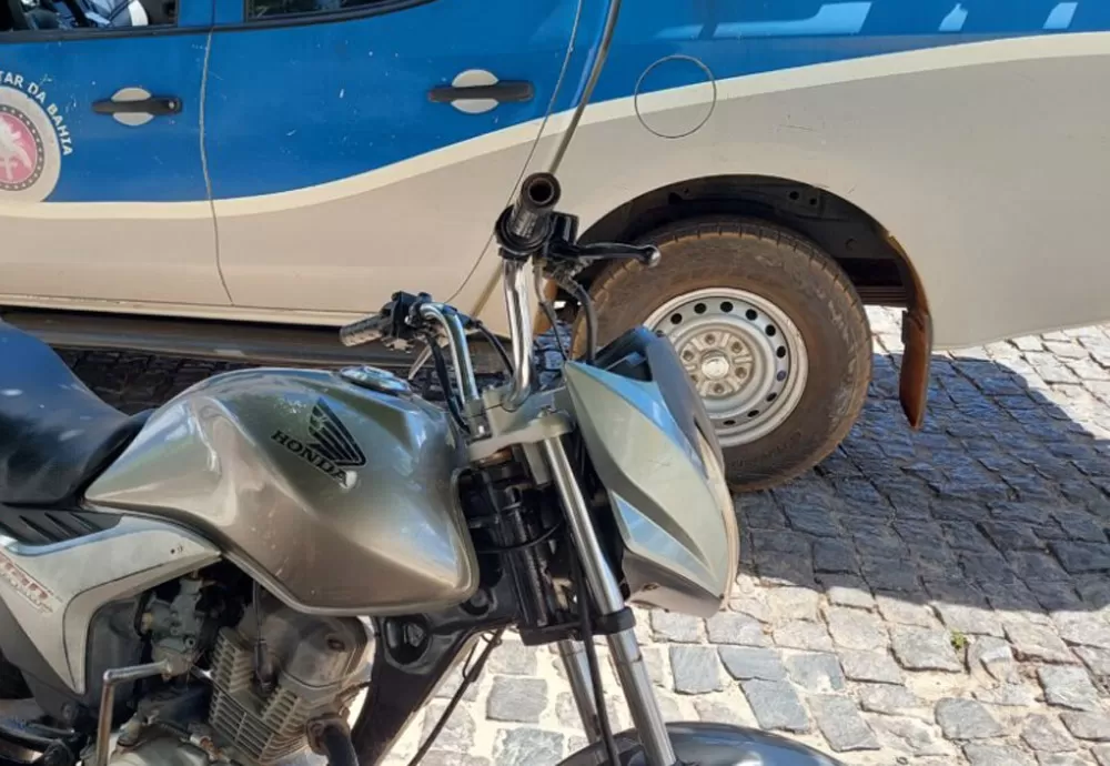 Polícia Militar recupera motocicleta roubada em 2017 e prende suspeito em Brumado