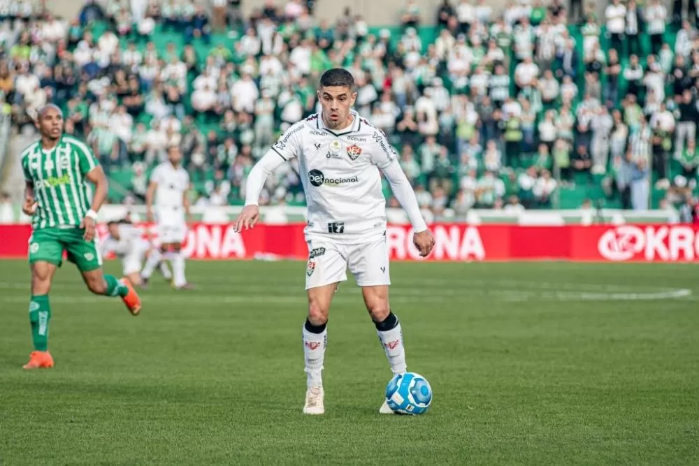 Em tarde infeliz, Vitória é superado jogando no Estádio Alfredo Jaconi