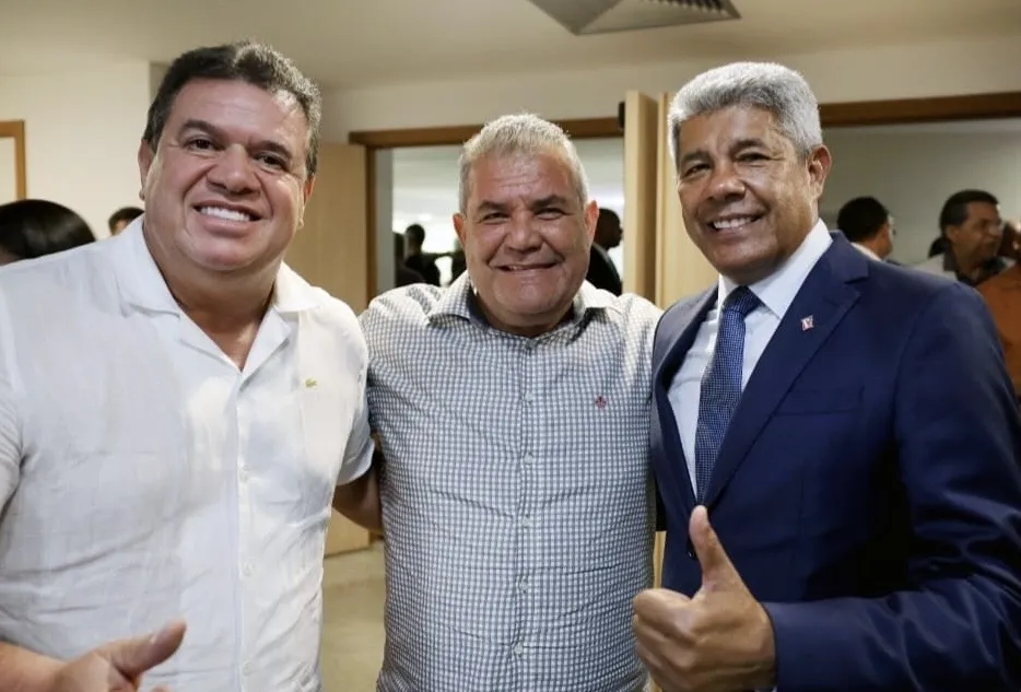 Governador Jerônimo Rodrigues recebe prefeito Didi e deputado Marquinho Viana para tratar de investimentos e visita a Contendas do Sincorá