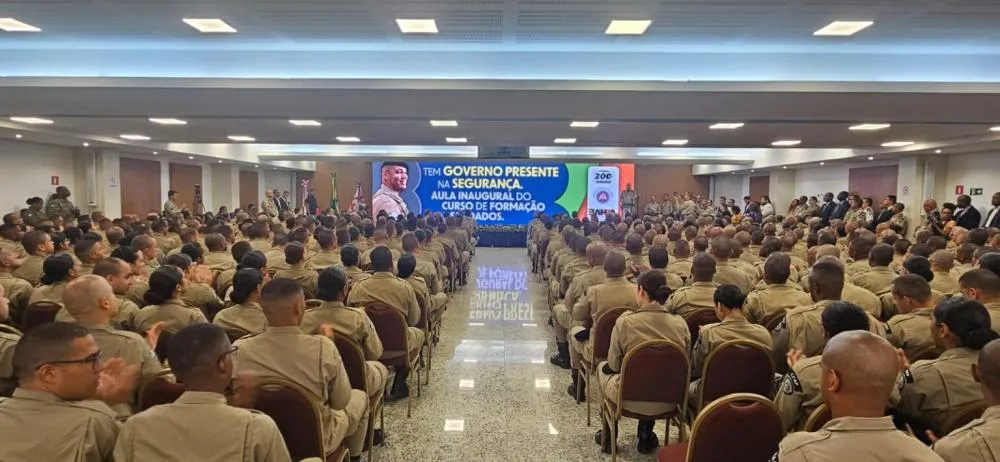 Com presença do governador, evento reúne 1.888 alunos-a-soldado da PMBA