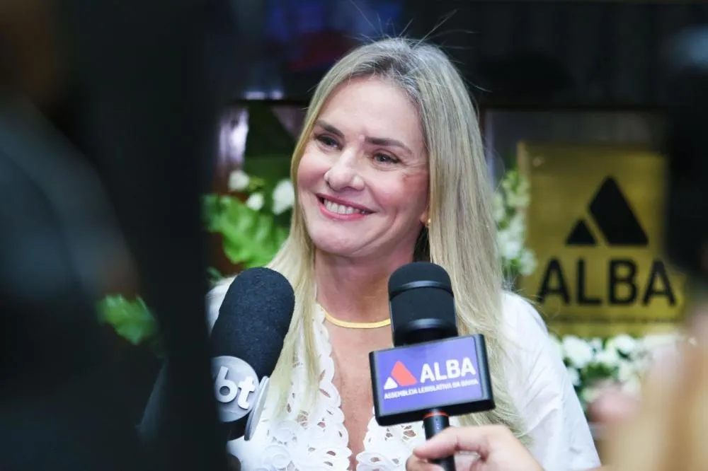 Ivana Bastos defende o direito à informação nos 80 anos do Sinjorba