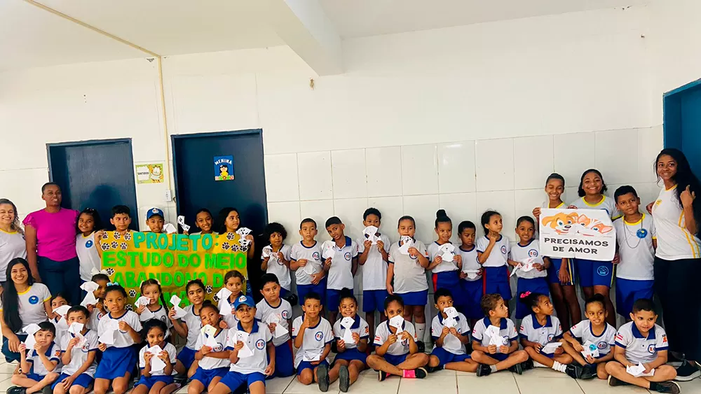 Educandos do AABB Comunidade apresentam projeto de estudo para alunos do Prof. Roberto Santos