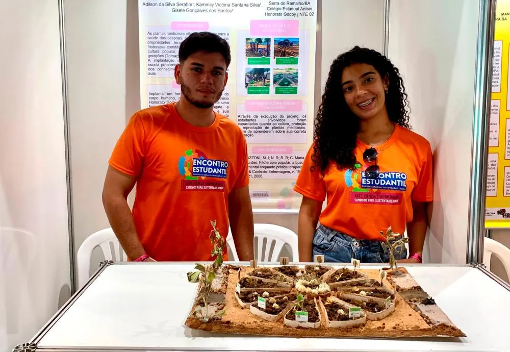 Estudantes de Serra do Ramalho implantam horto medicinal como alternativa para a saúde