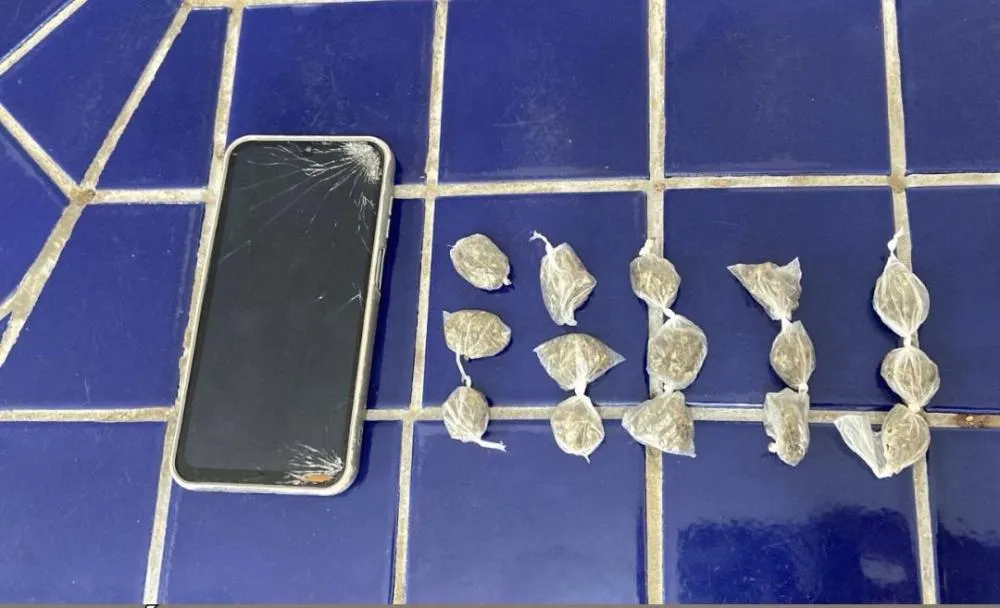 Polícia Militar apreende adolescente suspeito de tráfico de drogas no bairro Brisas IV em Brumado