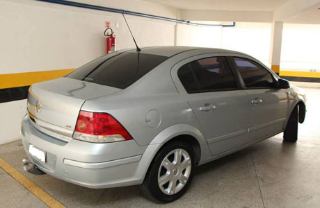 CLASSIFICADOS: VENDE-SE UM VECTRA ELEGANCE