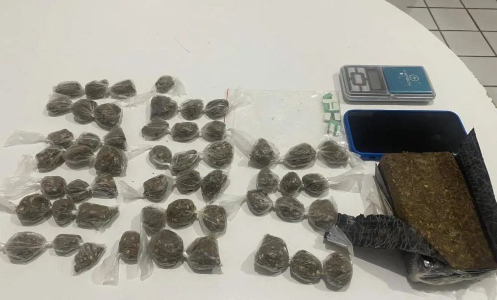 Polícia Militar prende suspeito de tráfico de drogas em Paramirim