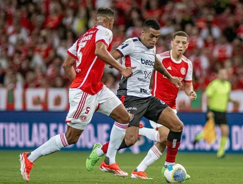 Vitória perde para o Internacional por 3x1