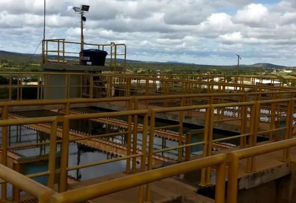 Interrupção no abastecimento de água afeta bairros em Brumado e Malhada de Pedras devido à falta de energia elétrica