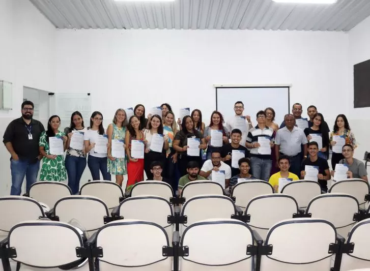 Prefeitura de Brumado e SENAI entregam certificados de conclusão de Curso de Assistente Administrativo