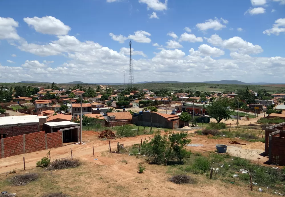 Homem é agredido com taco de sinuca após discussão em bar na zona rural de Guajeru
