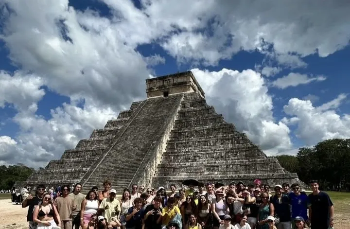 Rotary Club de Brumado celebra retorno da intercambista Ana Clara Gama Cardoso após destaque no México
