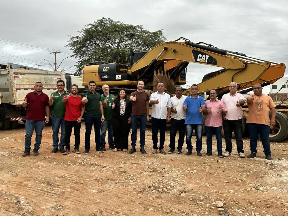 Prefeitura de Brumado inicia grande operação de limpeza de aguadas e abertura de cacimbas na zona rural