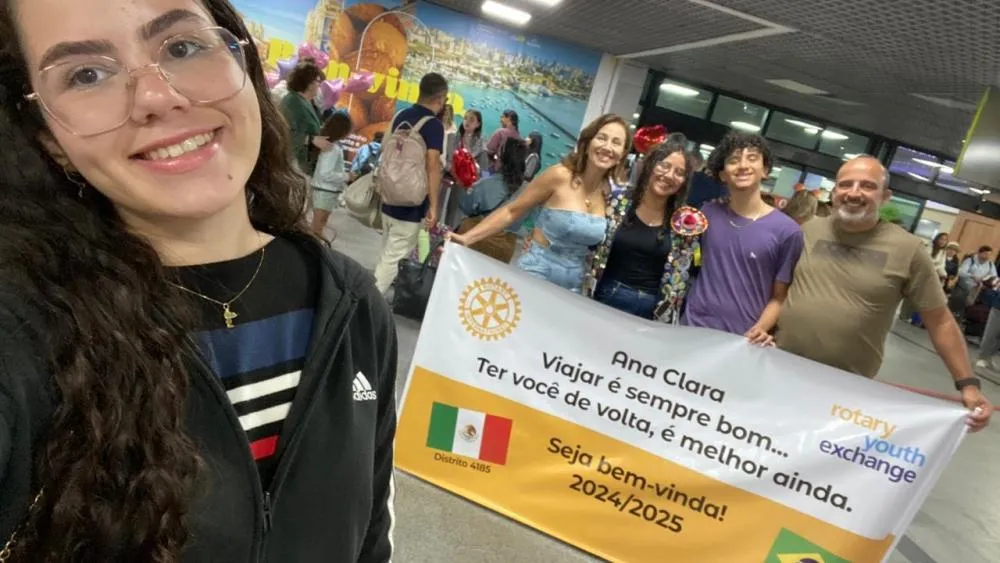 Rotary Club de Brumado celebra retorno da intercambista Ana Clara Gama Cardoso após destaque no México