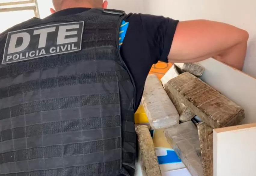 Conquista: DTE apreende 35 quilos de drogas em fundos falsos de móveis