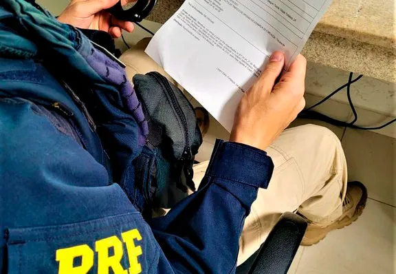 PRF prende foragido da Justiça com três mandados de prisão na BR-116, em Jequié