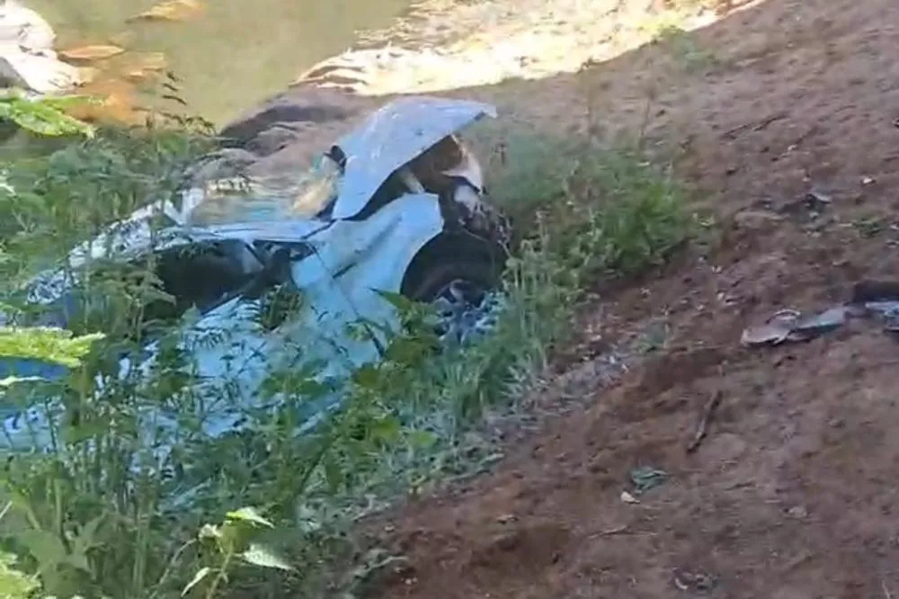 Veículo cai da ponte do Rio São João na BA-148 entre Brumado e Dom Basílio; há vítimas fatais