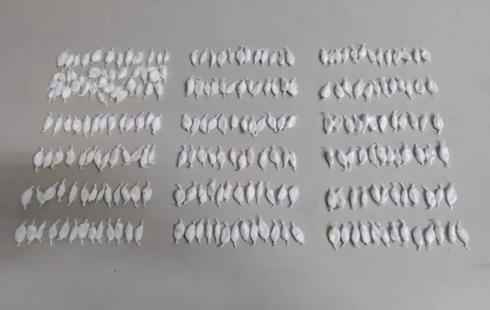 Guanambi: Polícia Rodoviária Estadual encontra 204 papelotes de cocaína em encomenda dentro de ônibus
