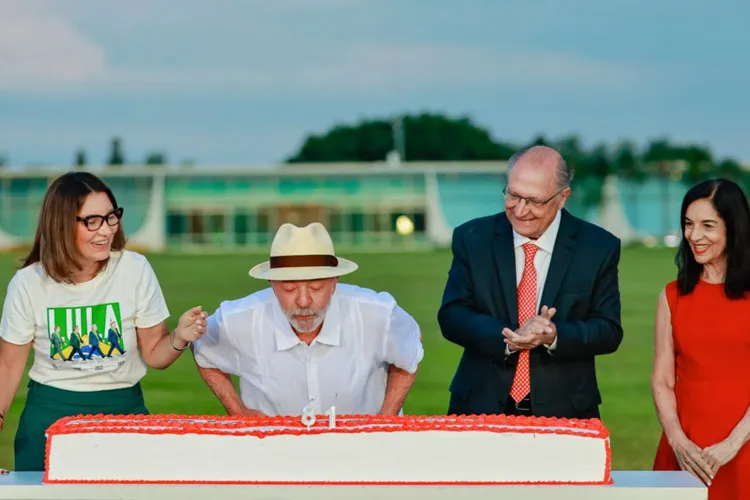 Presidente Lula celebra aniversário no Palácio da Alvorada: 'Gratidão ao povo brasileiro'