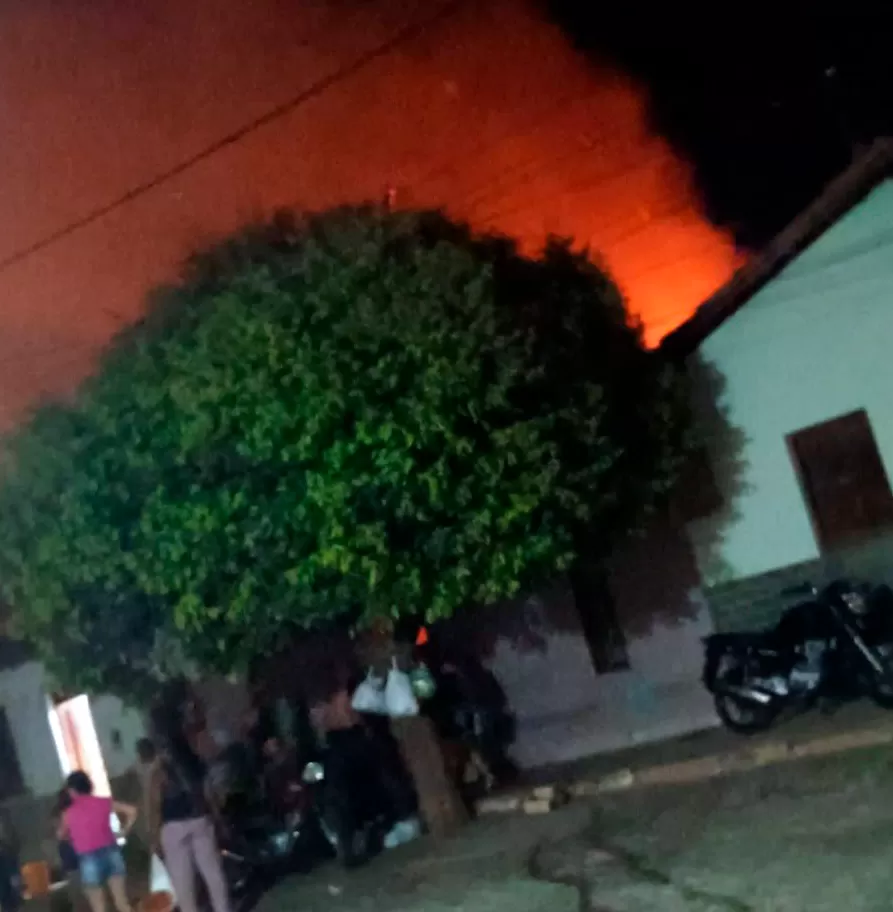 Explosão de celular causa incêndio e destruição em residência de Brumado