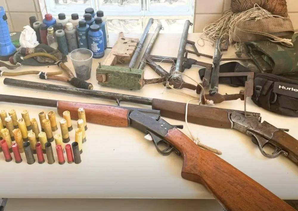 Caçador é preso com armas e 60 kg de carne de animais silvestres em Carinhanha