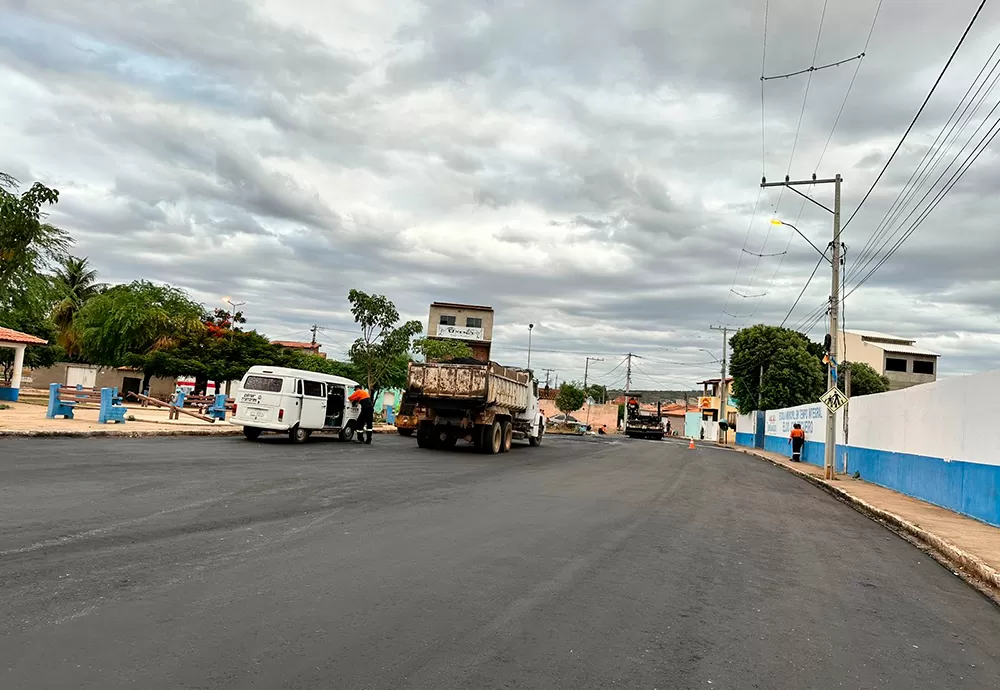 Brumado: Obras de asfaltamento de diversas Ruas continuam em pleno vapor
