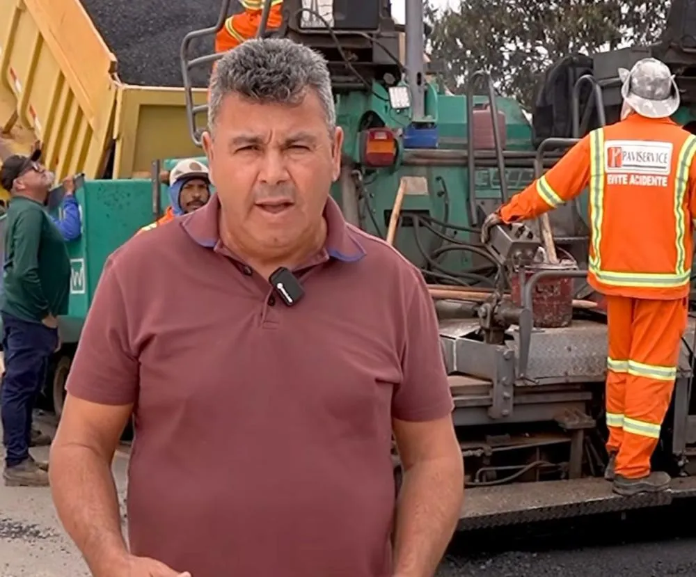 Prefeito Wilson do Café comemora retomada de obras de pavimentação asfáltica em Barra da Estiva