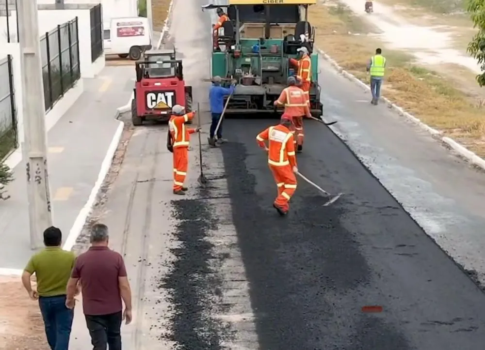 Prefeito Wilson do Café comemora retomada de obras de pavimentação asfáltica em Barra da Estiva