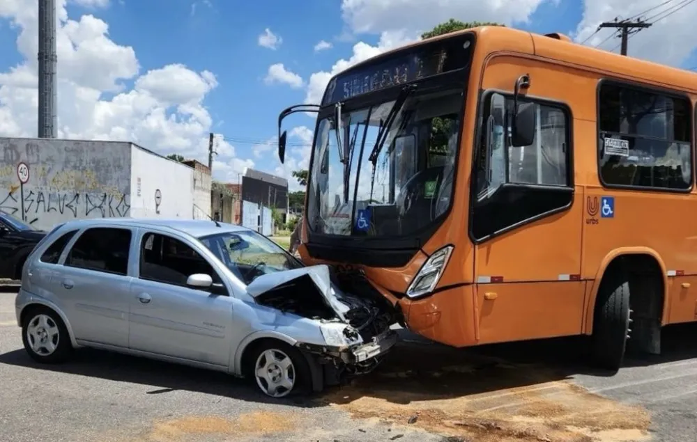PM registra acidente com vítima fatal após colisão entre carro e ônibus em Belo Campo