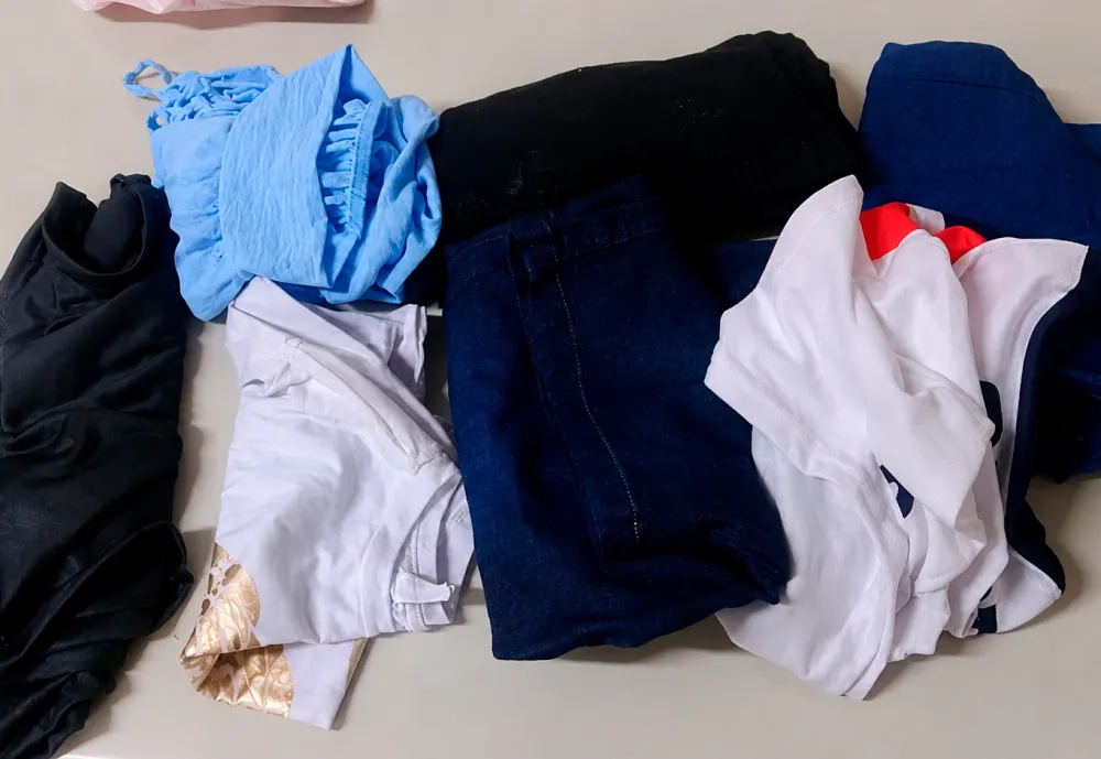 Mulher e homem são presos em flagrante após furto de cerca de 30 peças de roupas em Guanambi