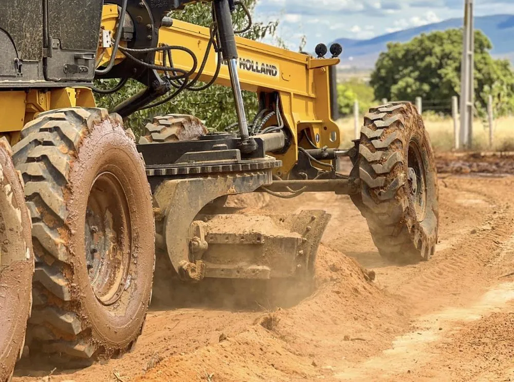 Brumado supera 970 km de estradas vicinais recuperadas no primeiro ano da gestão Fabrício Abrantes