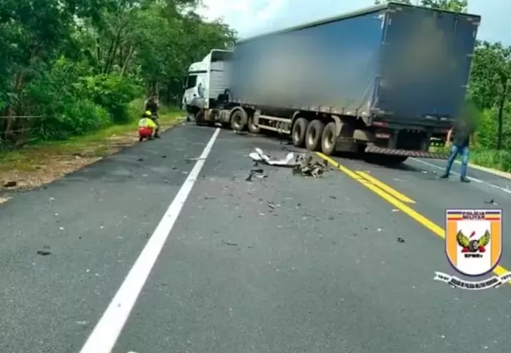 BR-135: Acidente fatal entre carro e carreta tira a vida de quatro pessoas de Lagoa Real