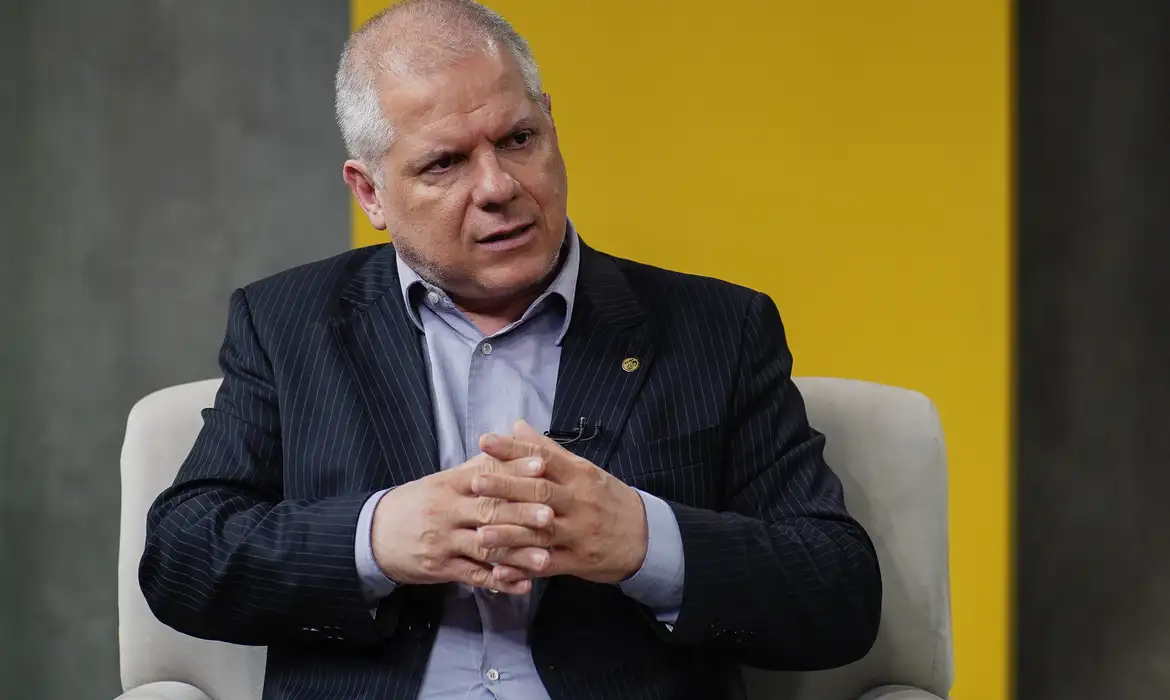 Justiça determina afastamento do presidente do INSS